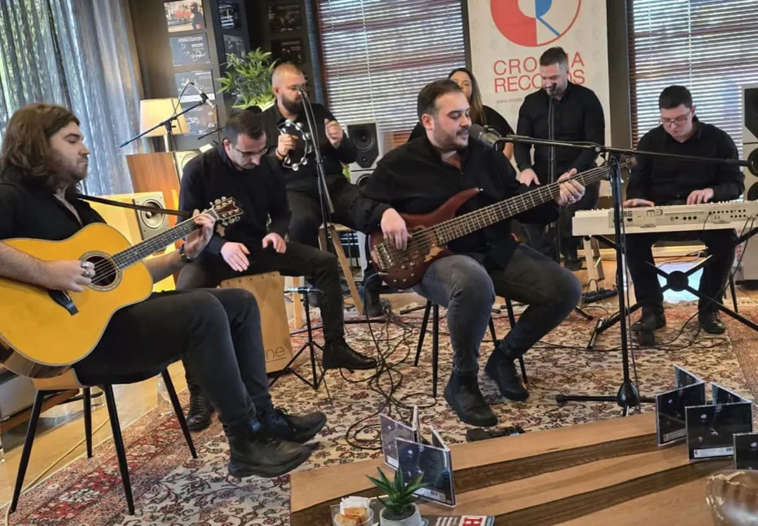 Иван Кукиќ го промовираше деби-албумот насловен „Sunday vibes“